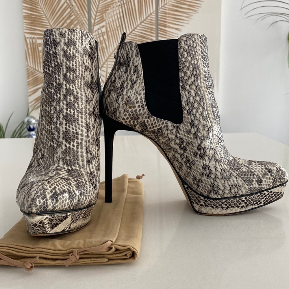 Michael Kors Meadow Snake Booties sz 8